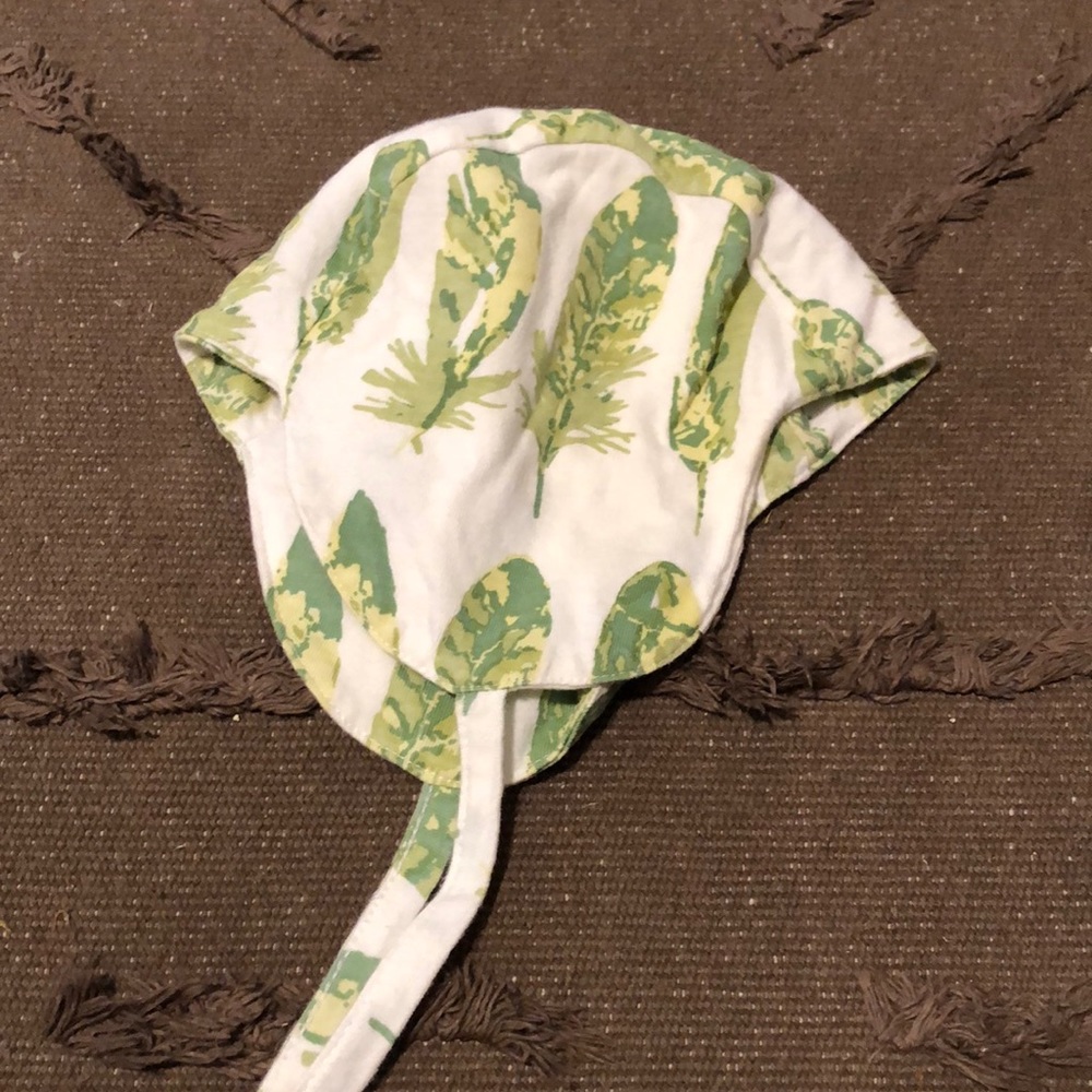 Kate Quinn feather print organic cotton flight hat